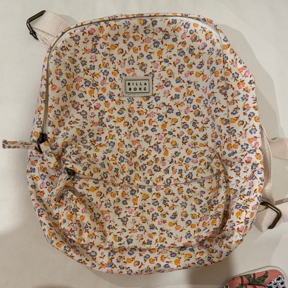 Billabong floral canvas mini backpack. Excellent used condition